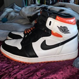 Air Jordan 1 Retro High OG “Electro Orange”